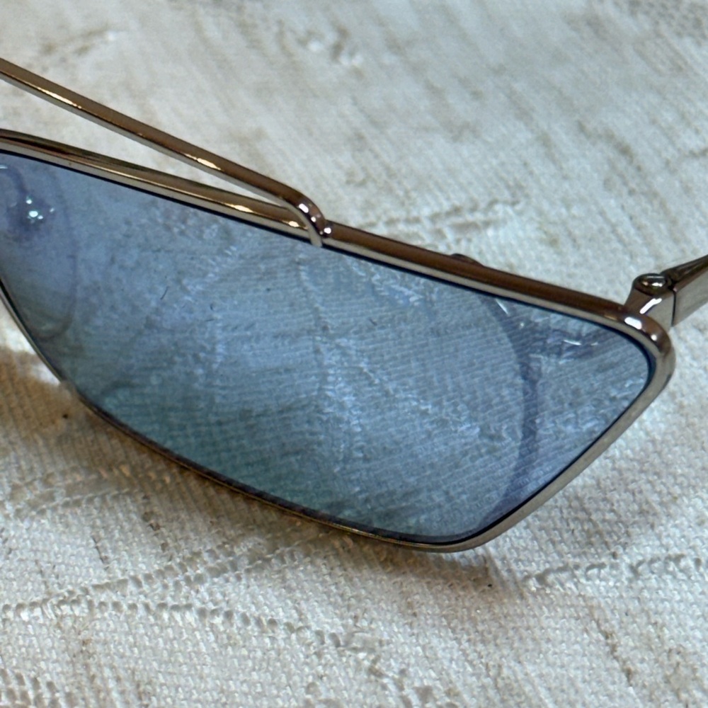 Vtg. Prada Y2K Narrow Blue Cat-Eye Sunglasses‎ Silver Frame Authenticated SPR64U - Picture 6 of 14